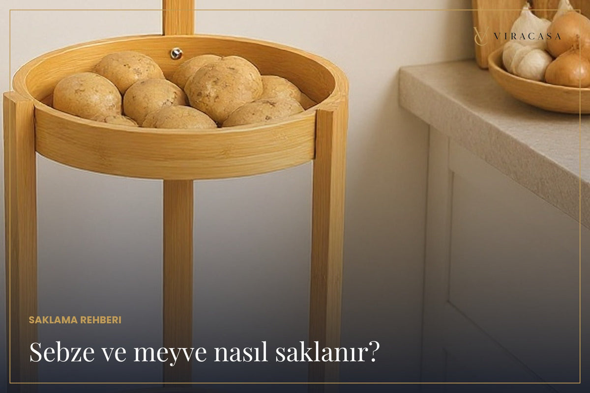 Bambu iki katlı sebze rafında patates ve soğan