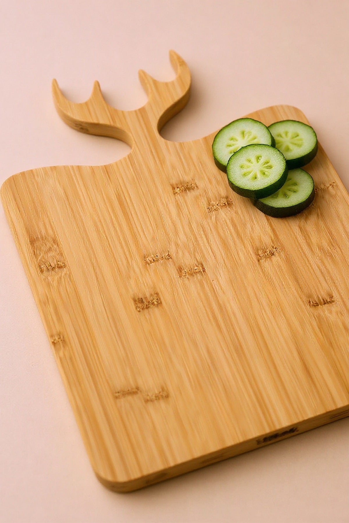 Bambu Kesme Tahtası 30x40 cm Bambu Kesim sofra üzerinde kullanım görüntüsü