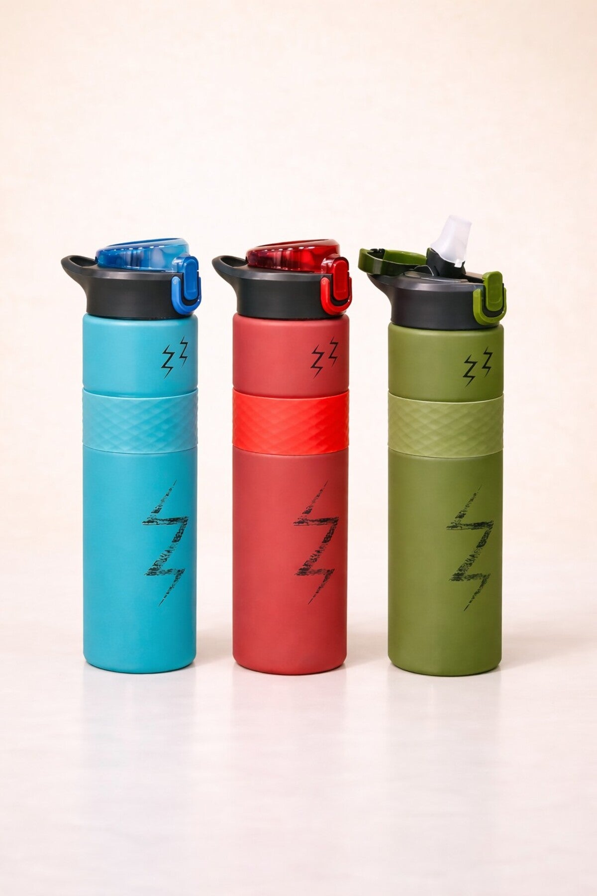 900 ml Power Up Matara Suluk Okul Spor sofra üzerinde kullanım görüntüsü